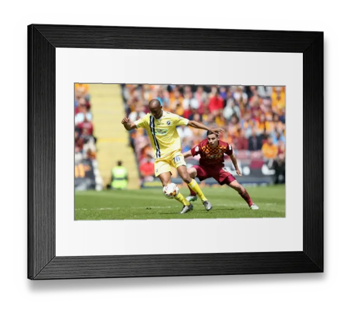 Framed Print : Battle for Supremacy: Nadjim Abdou vs. Josh Cullen - Millwall vs. Bradford City Play-Off Clash (Sky Bet League One, 2015-16)