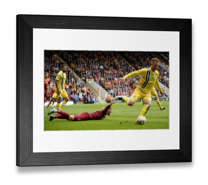 Framed Print : Millwall vs. Bradford City: Play-Off Drama - Proctor's Penalty Plea (Sky Bet League One)