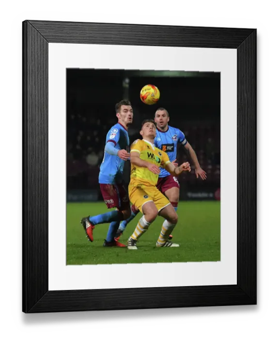 Framed Print : Sky Bet League One - Scunthorpe United v Millwall - Glanford Park Framed Print : Sky Bet League One - Scunthorpe United v Millwall - Glanford Park