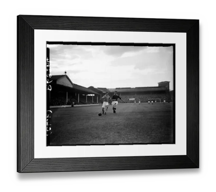 Framed Print : Millwall v Charlton Athletic - Football League Golden Jubilee Benevolent Fund Match - The Den Framed Print : Millwall v Charlton Athletic - Football League Golden Jubilee Benevolent Fund Match - The Den