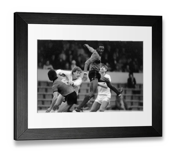 Framed Print : FA Cup - Third Round - Millwall v Wimbledon Framed Print : FA Cup - Third Round - Millwall v Wimbledon