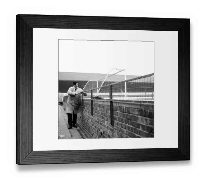 Framed Print : Soccer - Football League Division Two - Millwall Framed Print : Soccer - Football League Division Two - Millwall