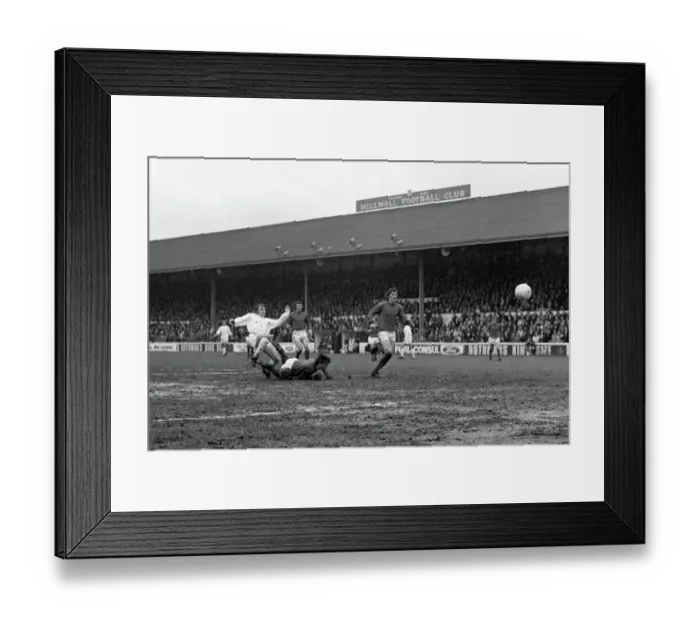 Framed Print : Soccer - League Division Two - Millwall v Preston North End - The Den Framed Print : Soccer - League Division Two - Millwall v Preston North End - The Den