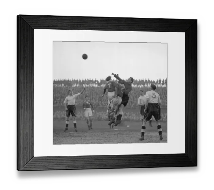 Framed Print : FA Cup - Fourth Round - Millwall v Fulham - The Den