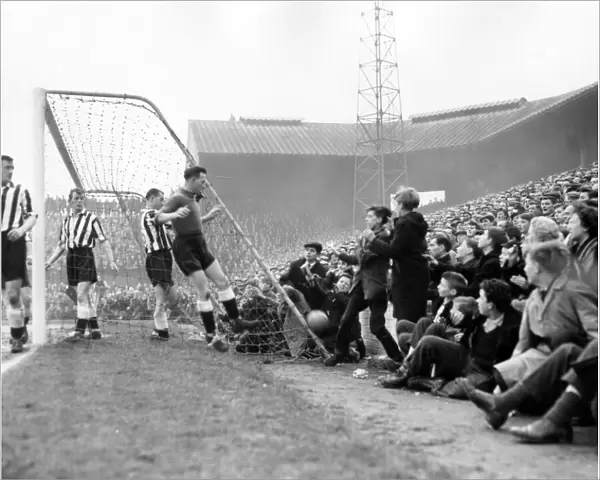 FA Cup - Fourth Round - Millwall v Newcastle United - The Den