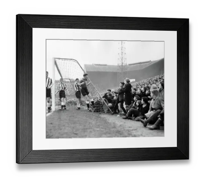 Framed Print : FA Cup - Fourth Round - Millwall v Newcastle United - The Den