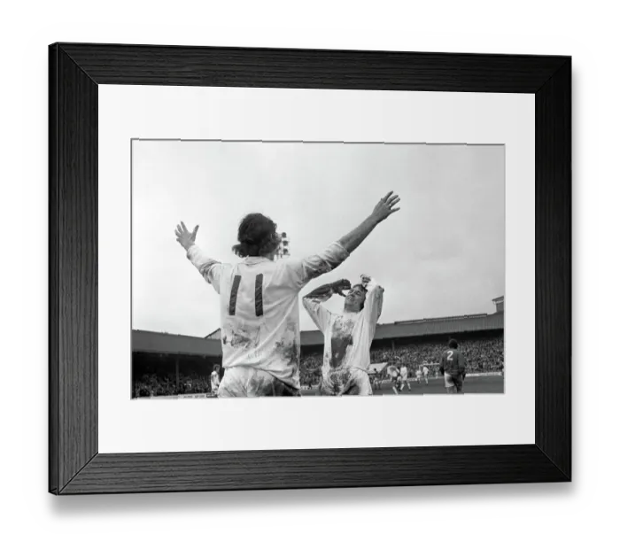 Framed Print : Soccer - League Division Two - Millwall v Preston North End - The Den Framed Print : Soccer - League Division Two - Millwall v Preston North End - The Den