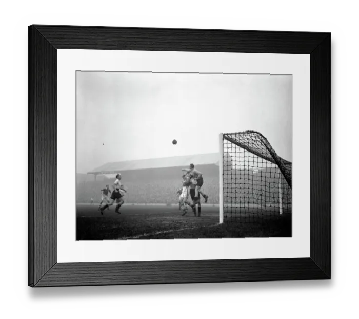 Framed Print : FA Cup - First Round - Millwall v Tooting and Mitcham United - The Den