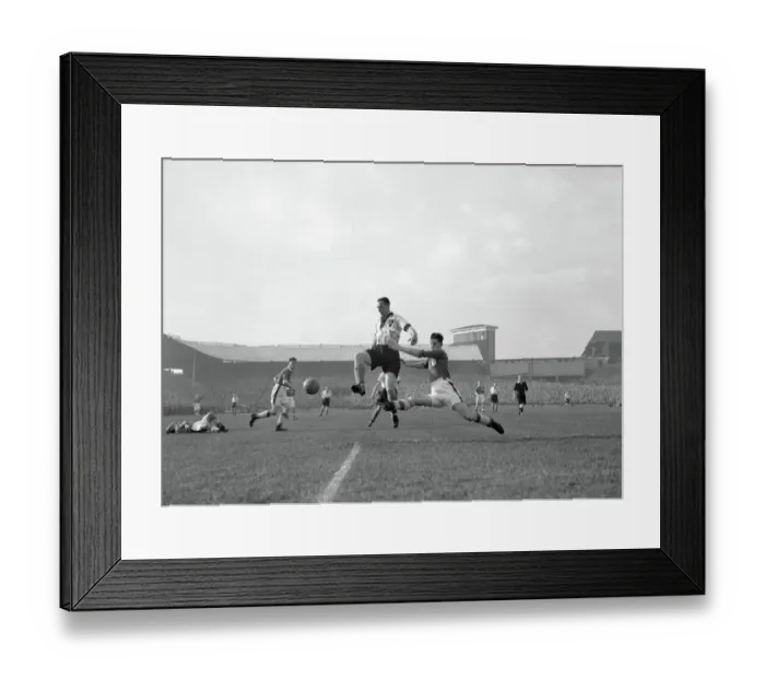 Framed Print : Soccer - League Division Three - Millwall v Notts County - The Den Framed Print : Soccer - League Division Three - Millwall v Notts County - The Den