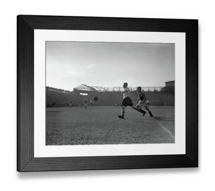 Framed Print : Soccer - League Division Two - Millwall v Sheffield Wednesday - The Den Framed Print : Soccer - League Division Two - Millwall v Sheffield Wednesday - The Den