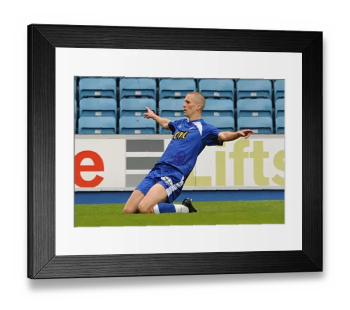 Framed Print : Coca-Cola Football League One - Millwall v Swindon Town - The New Den Framed Print : Coca-Cola Football League One - Millwall v Swindon Town - The New Den