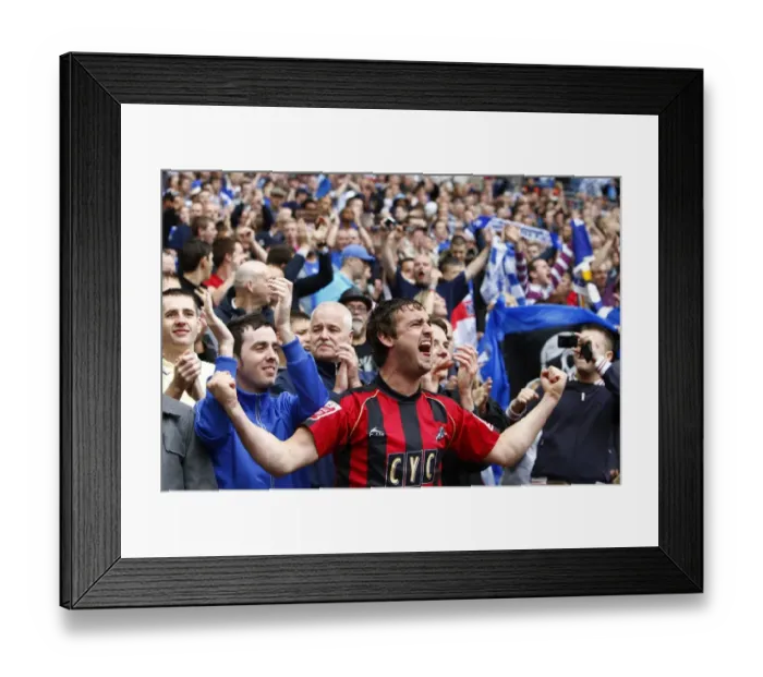 Framed Print : Millwall vs Swindon Town: A Passionate Battle at Wembley - Coca-Cola Football League One Play-Off Final
