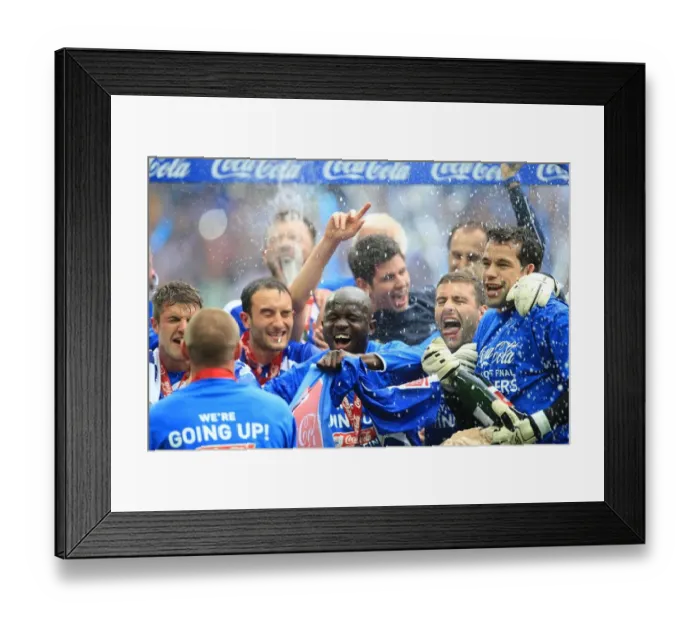 Framed Print : Millwall's Promotion Celebration: Winning the Play-Off Final against Swindon Town at Wembley Stadium (The Celebration)