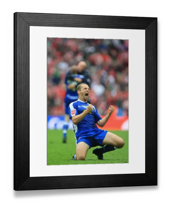 Framed Print : Millwall's Triumph: The Celebration at Wembley after Securing Promotion to League One Framed Print : Millwall's Triumph: The Celebration at Wembley after Securing Promotion to League One