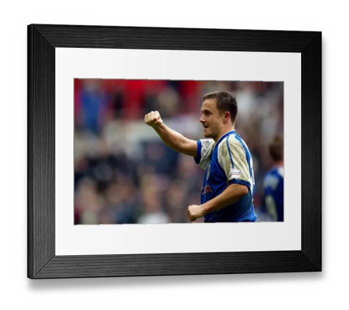 Framed Print : Millwall's Dennis Wise Celebrates FA Cup Semi-Final Victory Over Sunderland (April 2004) Framed Print : Millwall's Dennis Wise Celebrates FA Cup Semi-Final Victory Over Sunderland (April 2004)