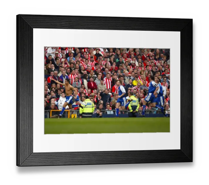 Framed Print : Millwall's Tim Cahill Scores the Winning Goal in FA Cup Semi-Final Against Sunderland (April 2004) Framed Print : Millwall's Tim Cahill Scores the Winning Goal in FA Cup Semi-Final Against Sunderland (April 2004)