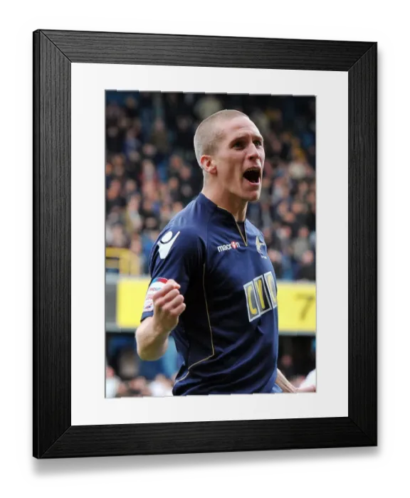 Framed Print : Millwall's Morison Scores Thriller: Derby County vs Millwall in Championship's New Den