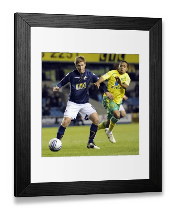 Framed Print : Millwall vs Norwich City: Clash at The New Den - Simeon Jackson vs James Henry (Npower Championship, 09-11-2010)