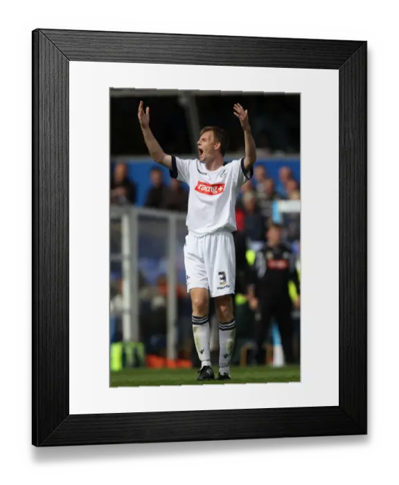 Framed Print : Millwall vs Birmingham City: Tony Craig in Action at St. Andrew's (Npower Championship, 11-09-2011) Framed Print : Millwall vs Birmingham City: Tony Craig in Action at St. Andrew's (Npower Championship, 11-09-2011)