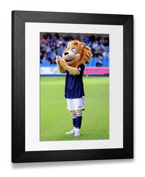 Framed Print : Millwall vs. West Ham United: The Den - Clash of the Lions with Zampa Leading the Charge (Npower Football League Championship, 17-09-2011) Framed Print : Millwall vs. West Ham United: The Den - Clash of the Lions with Zampa Leading the Charge (Npower Football League Championship, 17-09-2011)