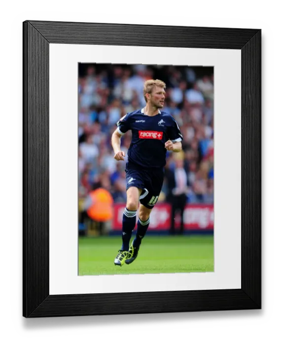 Framed Print : Millwall vs Nottingham Forest in the Npower Championship: Darren Ward at The Den (13-08-2011)