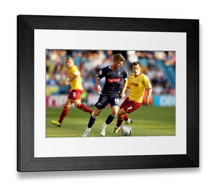 Framed Print : Clash at The Den: Millwall vs. Burnley - Ross Wallace vs. Scott Barron in Championship Battle (10-01-2011) Framed Print : Clash at The Den: Millwall vs. Burnley - Ross Wallace vs. Scott Barron in Championship Battle (10-01-2011)
