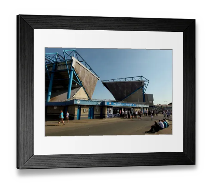 Framed Print : Millwall vs Burnley: The Den - Fans Gathering Before Npower Championship Clash (10-01-2011) Framed Print : Millwall vs Burnley: The Den - Fans Gathering Before Npower Championship Clash (10-01-2011)