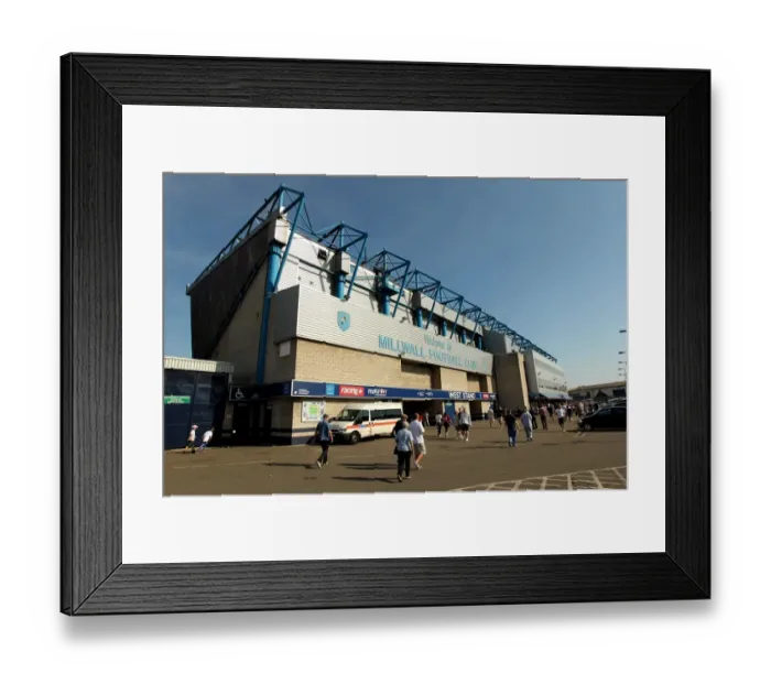 Framed Print : Millwall vs Burnley: The Den - Passionate Fans Gather Before the Npower Championship Clash (10-01-2011) Framed Print : Millwall vs Burnley: The Den - Passionate Fans Gather Before the Npower Championship Clash (10-01-2011)