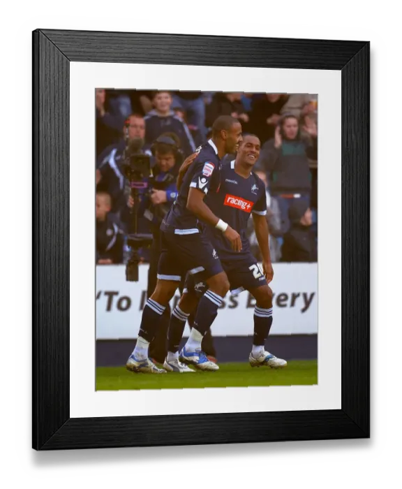 Framed Print : Millwall's Jay Simpson Scores Equalizer Against Bristol City in Npower Championship (20-11-2011) Framed Print : Millwall's Jay Simpson Scores Equalizer Against Bristol City in Npower Championship (20-11-2011)