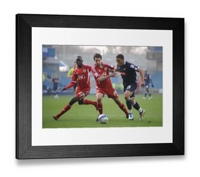 Framed Print : Millwall vs Bristol City: Intense Battle Between Feeney and Skuse, Adomah at The Den (Npower Football League Championship, 20-11-2011) Framed Print : Millwall vs Bristol City: Intense Battle Between Feeney and Skuse, Adomah at The Den (Npower Football League Championship, 20-11-2011)