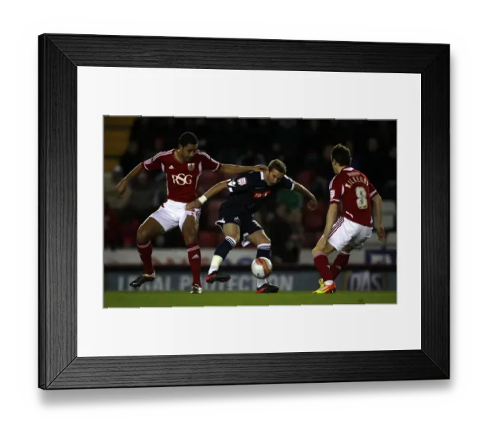 Framed Print : npower Football League Championship - Bristol City v Millwall - Ashton Gate
