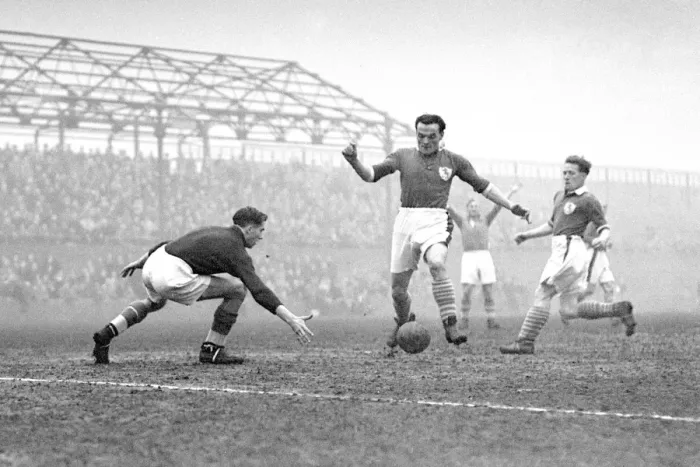 Framed Print : Division Three South Soccer Showdown: Millwall vs Aldershot - Goalkeeper Ron Reynolds Saves from Chris Simmonds Framed Print : Division Three South Soccer Showdown: Millwall vs Aldershot - Goalkeeper Ron Reynolds Saves from Chris Simmonds