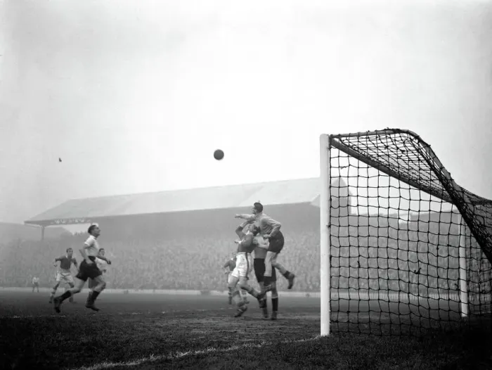 Framed Print : FA Cup - First Round - Millwall v Tooting and Mitcham United - The Den
