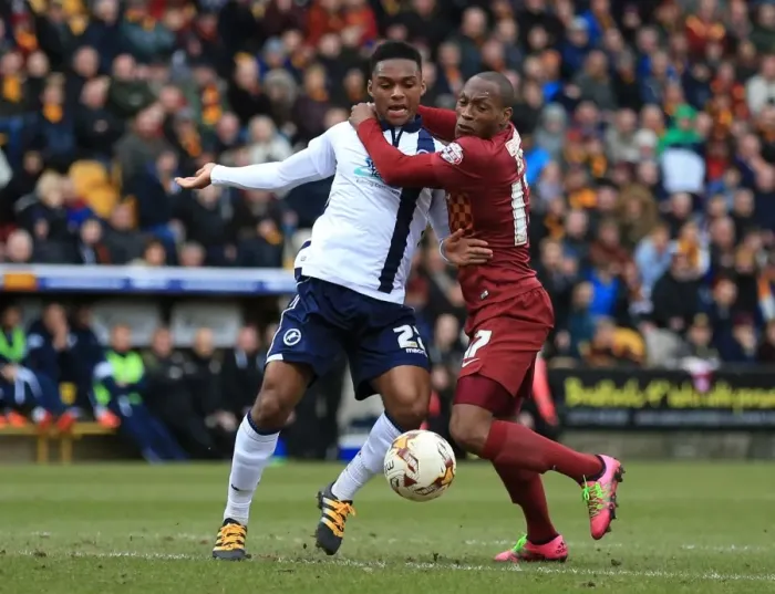 Framed Print : Mahlon Romeo vs Kyel Reid: Intense Battle for the Ball in Millwall's Sky Bet League One Clash with Bradford City