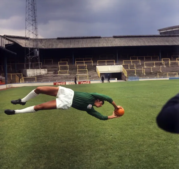 Framed Print : Millwall FC Goalkeeper Brian King at Soccer-Football League Division Two Photocall (1969) Framed Print : Millwall FC Goalkeeper Brian King at Soccer-Football League Division Two Photocall (1969)