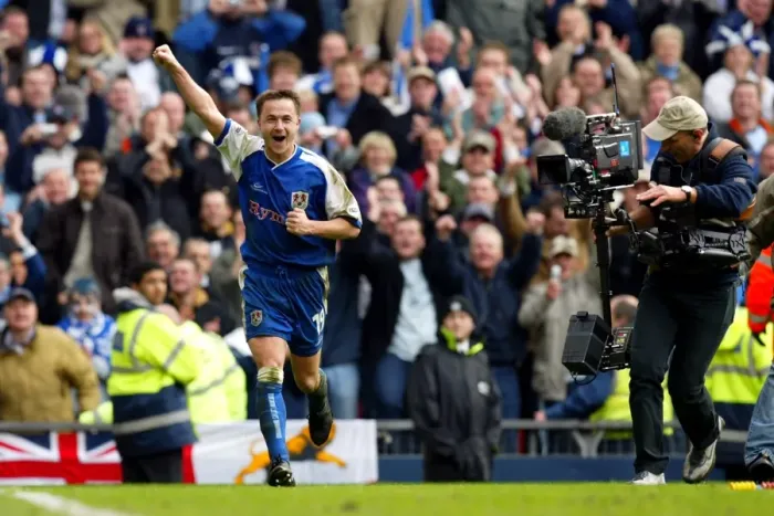 Framed Print : Millwall FC's Dennis Wise Celebrates AXA FA Cup Semi-Final Victory Over Sunderland (April 2004) Framed Print : Millwall FC's Dennis Wise Celebrates AXA FA Cup Semi-Final Victory Over Sunderland (April 2004)
