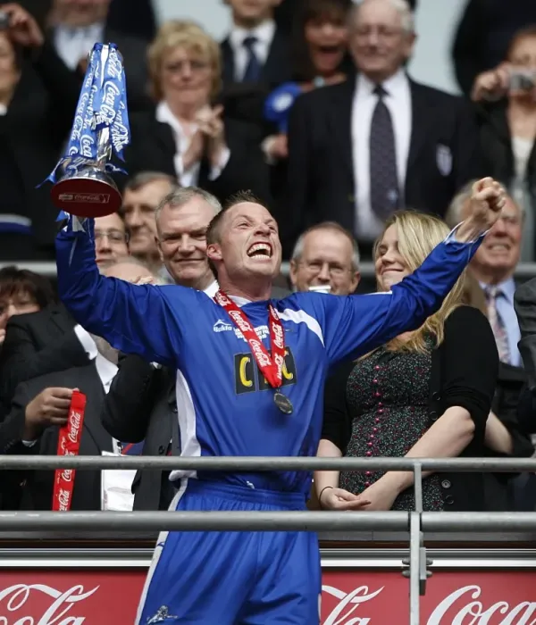 Framed Print : Millwall Football Club: Neil Harris and the Trophy - Coca-Cola League One Play-Off Final Victory at Wembley Stadium (vs Swindon Town) Framed Print : Millwall Football Club: Neil Harris and the Trophy - Coca-Cola League One Play-Off Final Victory at Wembley Stadium (vs Swindon Town)