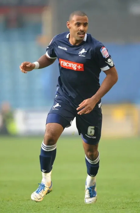 Framed Print : Millwall vs. Bristol City: Liam Trotter at The Den - Npower Championship 2011-11-20 Framed Print : Millwall vs. Bristol City: Liam Trotter at The Den - Npower Championship 2011-11-20