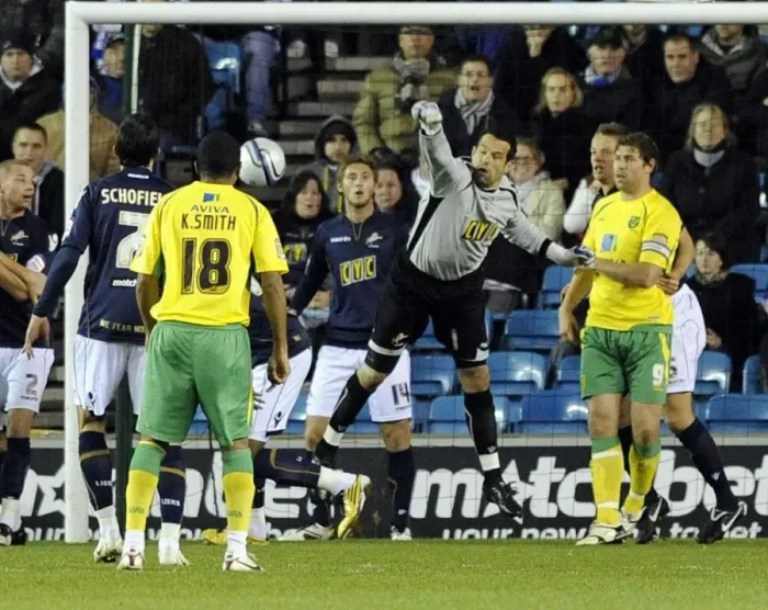 Framed Print : Millwall vs Norwich City: David Forde in Action at The New Den, Npower Championship (09-11-2010) Framed Print : Millwall vs Norwich City: David Forde in Action at The New Den, Npower Championship (09-11-2010)