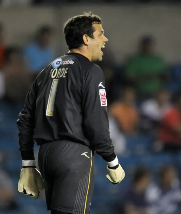 Framed Print : Millwall vs Oldham Athletic: David Forde in Action at The New Den (Football League One, 2009)