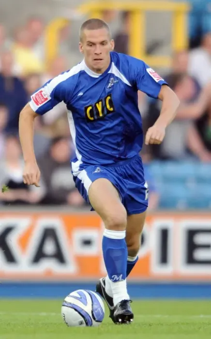 Framed Print : Millwall vs Oldham Athletic: Steve Morris in Action at The New Den (Football League One, 2009) Framed Print : Millwall vs Oldham Athletic: Steve Morris in Action at The New Den (Football League One, 2009)