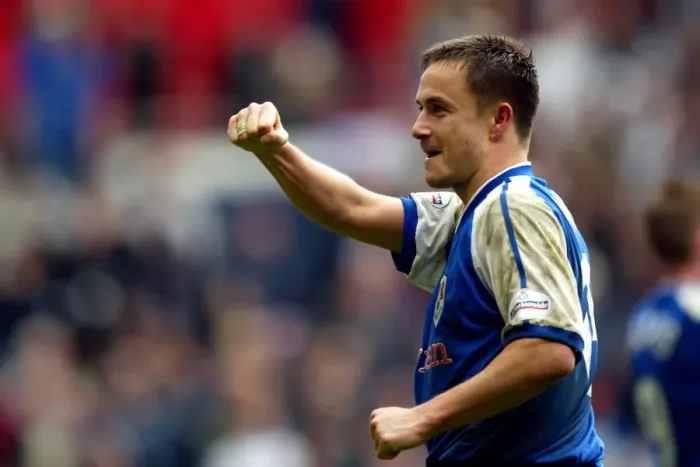Framed Print : Millwall's Dennis Wise Celebrates FA Cup Semi-Final Victory Over Sunderland (April 2004) Framed Print : Millwall's Dennis Wise Celebrates FA Cup Semi-Final Victory Over Sunderland (April 2004)