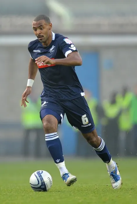 Framed Print : Millwall's Liam Trotter in Action against Bristol City at The Den, Npower Championship (2011) Framed Print : Millwall's Liam Trotter in Action against Bristol City at The Den, Npower Championship (2011)
