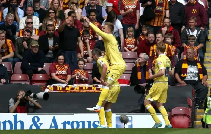 Framed Print : Millwall's Steve Morison and Byron Webster Celebrate Second Goal in Sky Bet League One Play-Off Semifinal vs. Bradford City (2015-16)