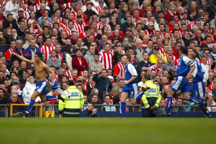Framed Print : Millwall's Tim Cahill Scores the Winning Goal in FA Cup Semi-Final Against Sunderland (April 2004) Framed Print : Millwall's Tim Cahill Scores the Winning Goal in FA Cup Semi-Final Against Sunderland (April 2004)