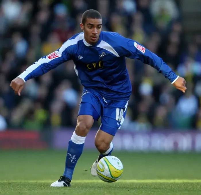 Framed Print : Norwich City vs Millwall: Lewis Grabban Scores at Carrow Road Framed Print : Norwich City vs Millwall: Lewis Grabban Scores at Carrow Road