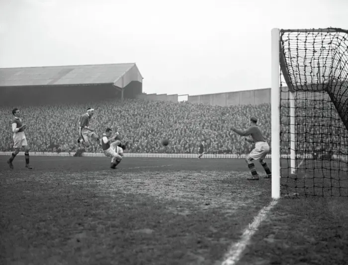 Framed Print : Soccer - League Division Three - Millwall v Bournemouth - The Den
