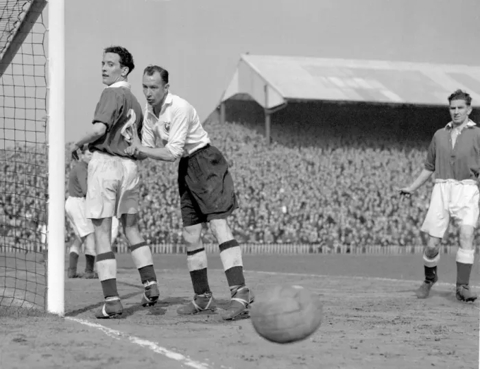 Framed Print : Soccer - League Division Two - Millwall v Tottenham Hotspur - The Den Framed Print : Soccer - League Division Two - Millwall v Tottenham Hotspur - The Den