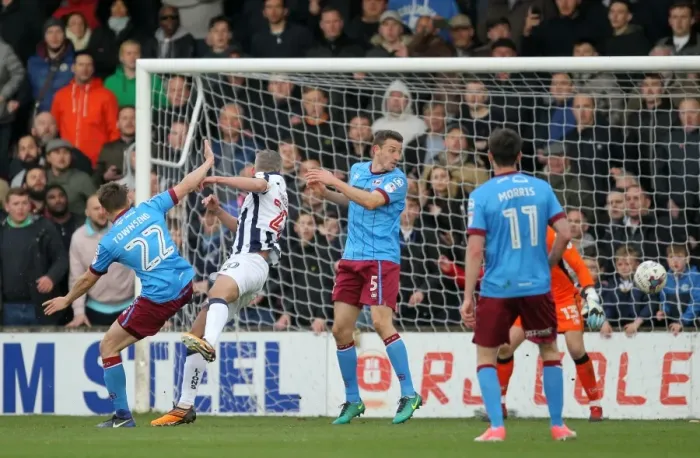 Framed Print : Steve Morison Scores Third Goal: Scunthorpe United vs Millwall, Sky Bet League One Playoff Semi-Final Second Leg