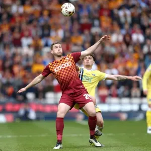 Battle for Supremacy: Davies vs. Thompson in the Millwall vs. Bradford City Play-Off Clash (Sky Bet League One, 2015-16) Battle for Supremacy: Davies vs. Thompson in the Millwall vs. Bradford City Play-Off Clash (Sky Bet League One, 2015-16)